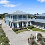 5 Bed, 5 Bath Beach Home/Only A 3 Minute Walk To The Beach! Sleeps 12