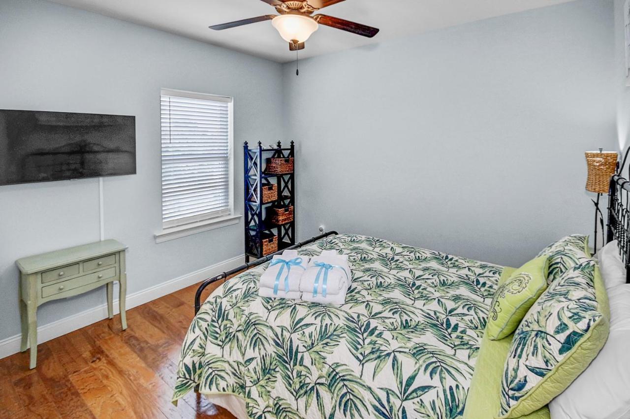 5 Bed, 5 Bath Home/only A 3 Minute Walk To The Beach! Sleeps 12 * Panama City Beach