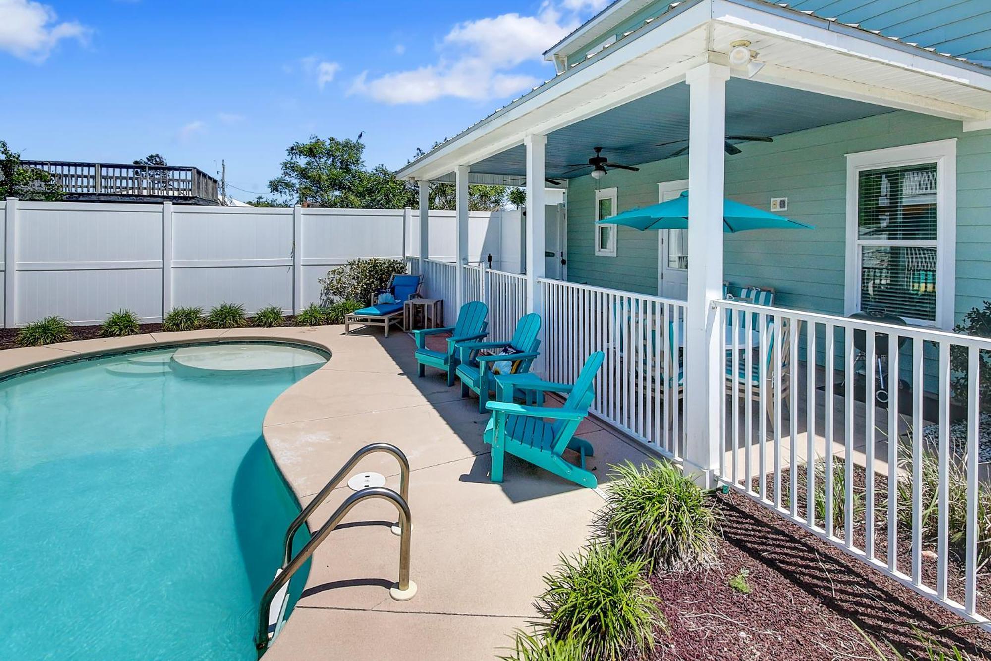 5 Bed, 5 Bath Home/only A 3 Minute Walk To The Beach! Sleeps 12 Holiday home