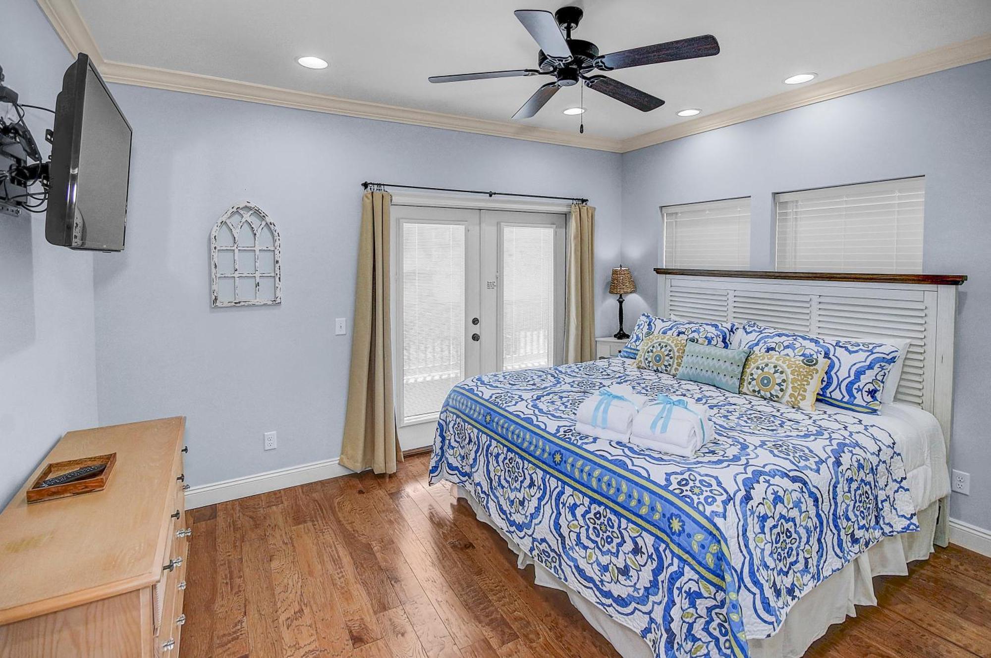 5 Bed, 5 Bath Home/only A 3 Minute Walk To The Beach! Sleeps 12
