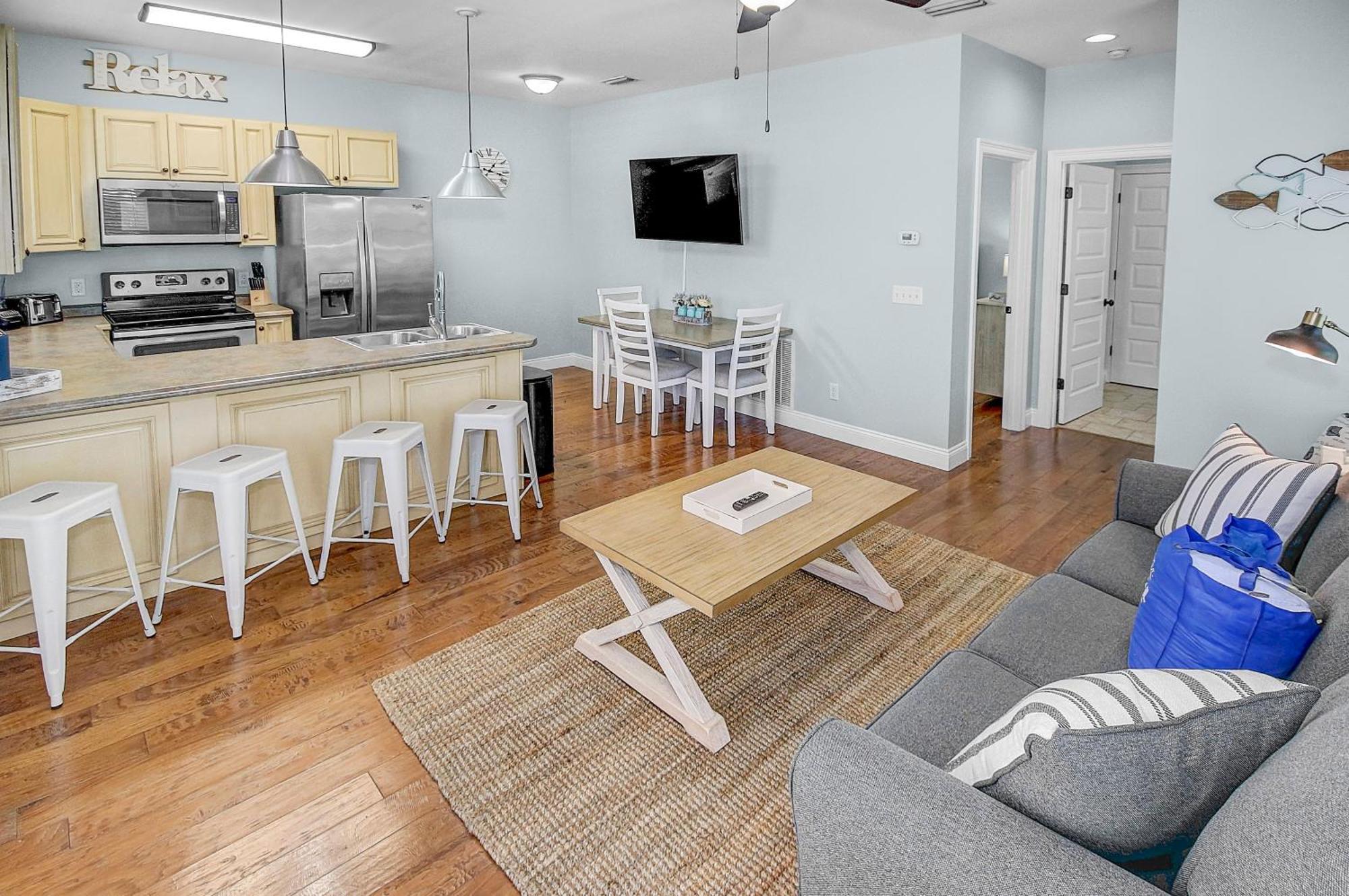 5 Bed, 5 Bath Home/only A 3 Minute Walk To The Beach! Sleeps 12