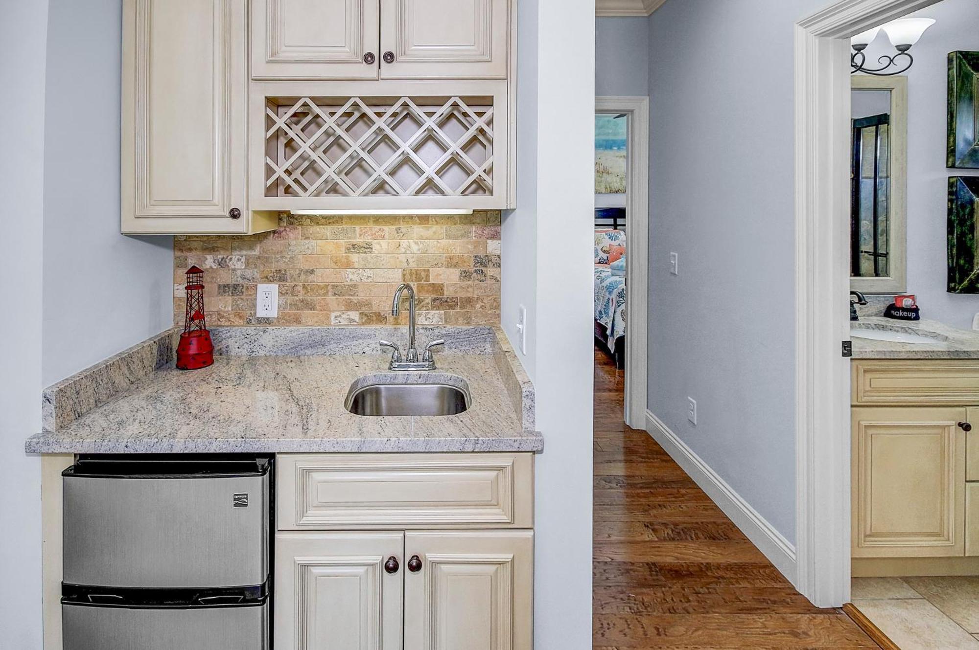 5 Bed, 5 Bath Home/only A 3 Minute Walk To The Beach! Sleeps 12 *