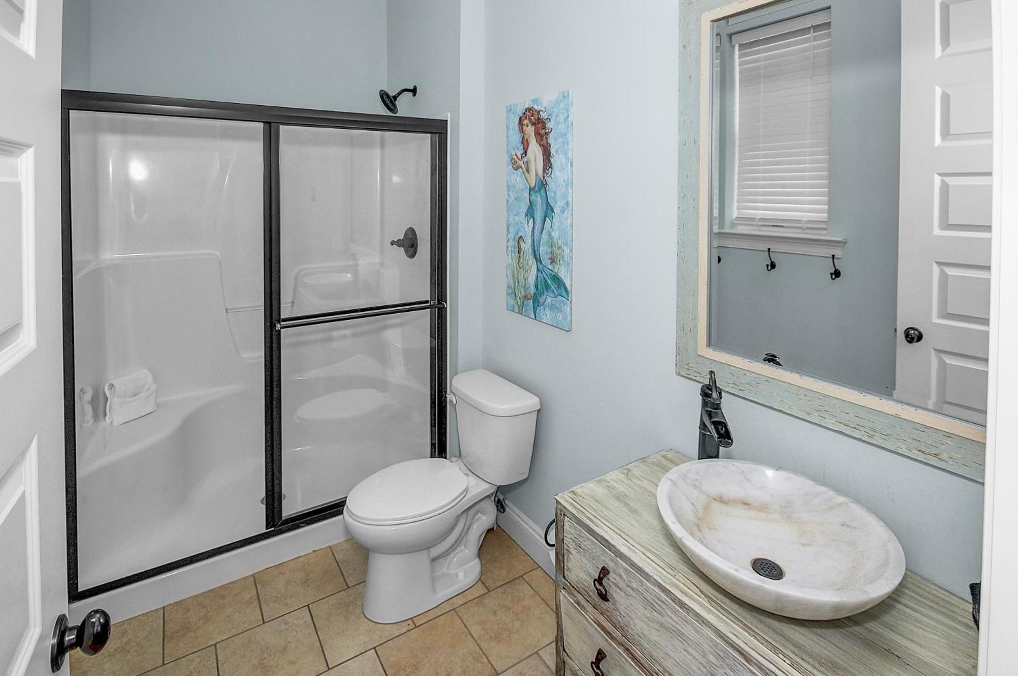 5 Bed, 5 Bath Home/only A 3 Minute Walk To The Beach! Sleeps 12 Holiday home
