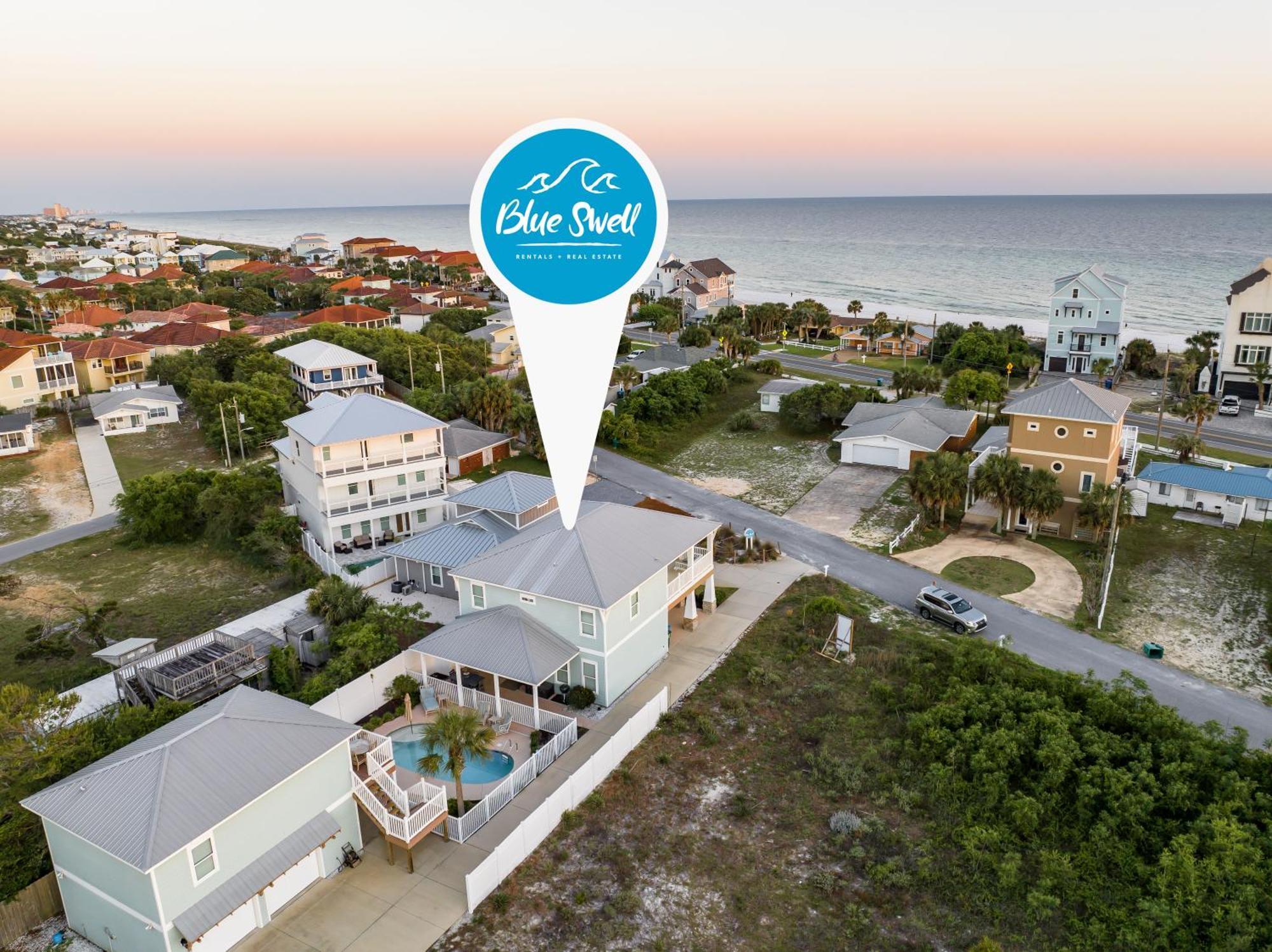 5 Bed, 5 Bath Home/only A 3 Minute Walk To The Beach! Sleeps 12 Holiday home