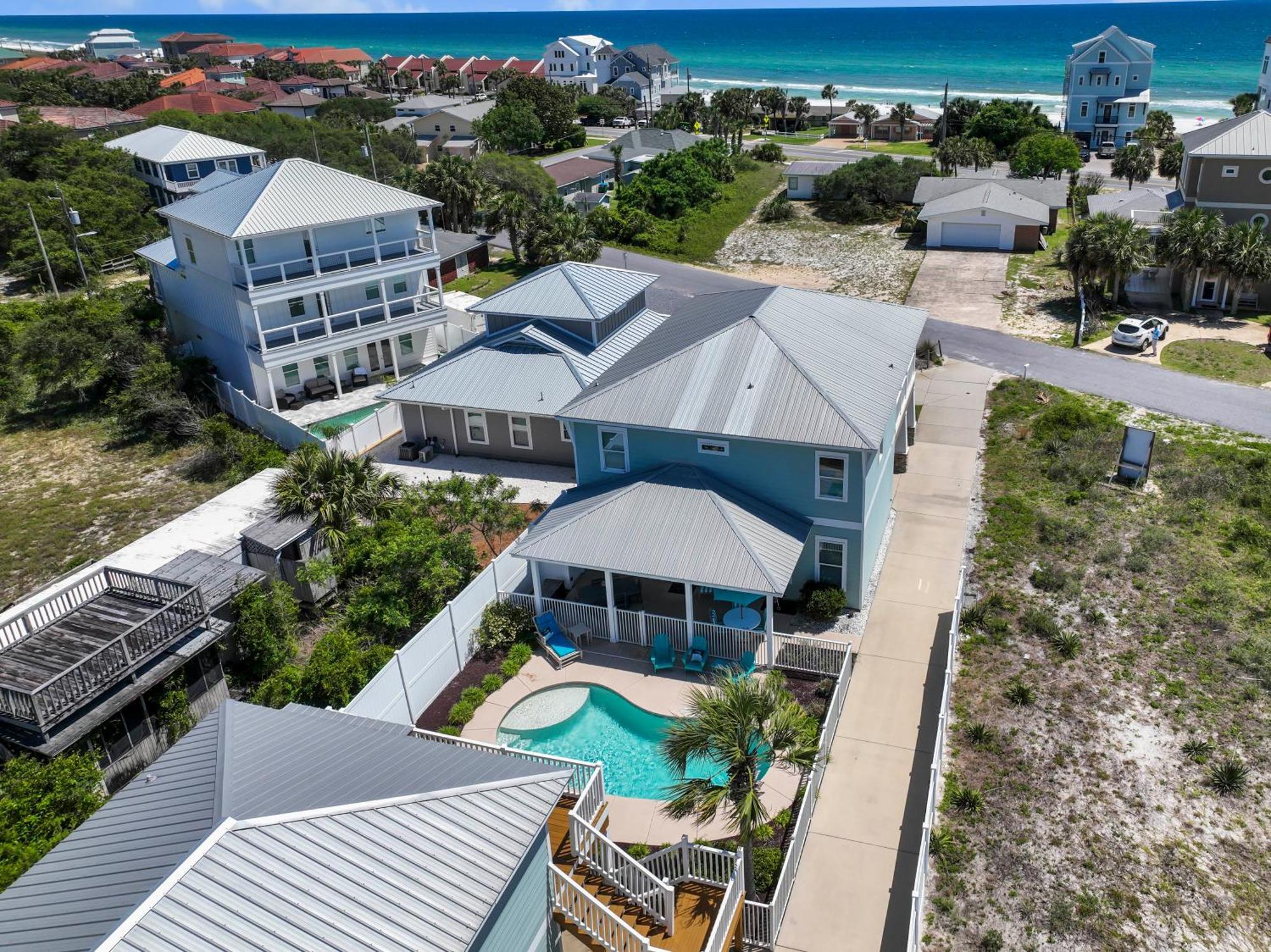 5 Bed, 5 Bath Home/only A 3 Minute Walk To The Beach! Sleeps 12 Panama City Beach
