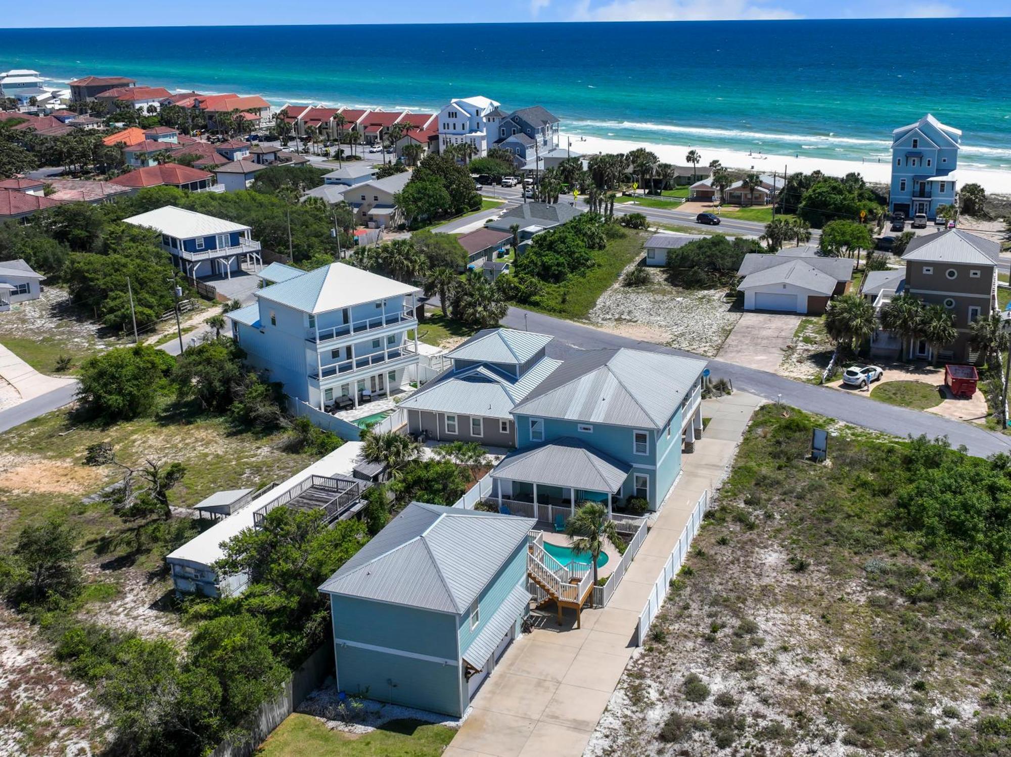 5 Bed, 5 Bath Home/only A 3 Minute Walk To The Beach! Sleeps 12 Holiday home Panama City Beach