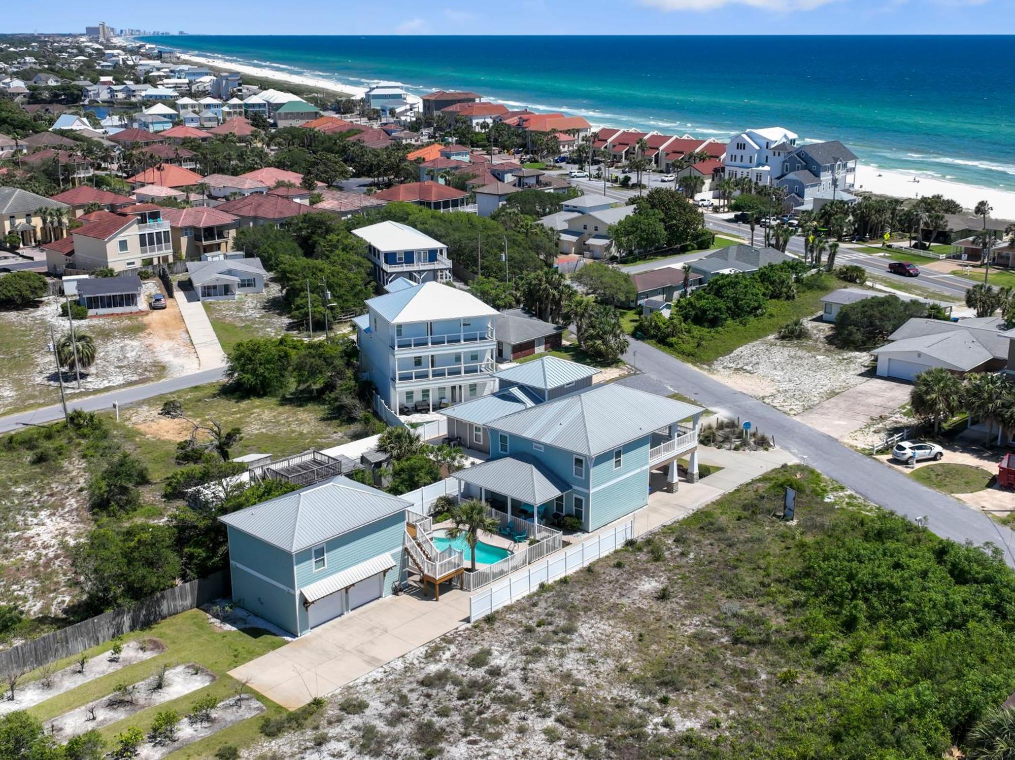 5 Bed, 5 Bath Home/only A 3 Minute Walk To The Beach! Sleeps 12 * Panama City Beach