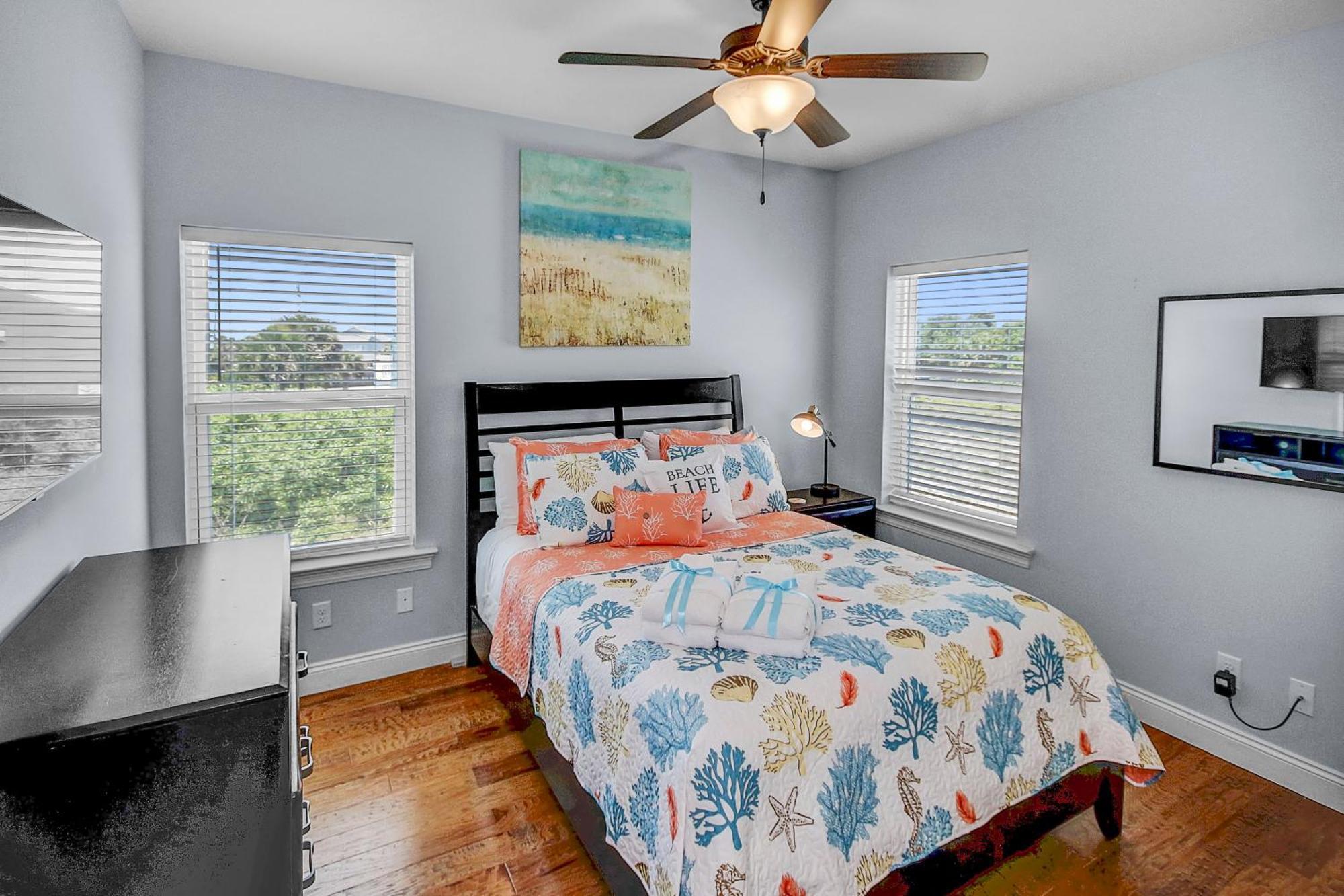 5 Bed, 5 Bath Home/only A 3 Minute Walk To The Beach! Sleeps 12 * Panama City Beach