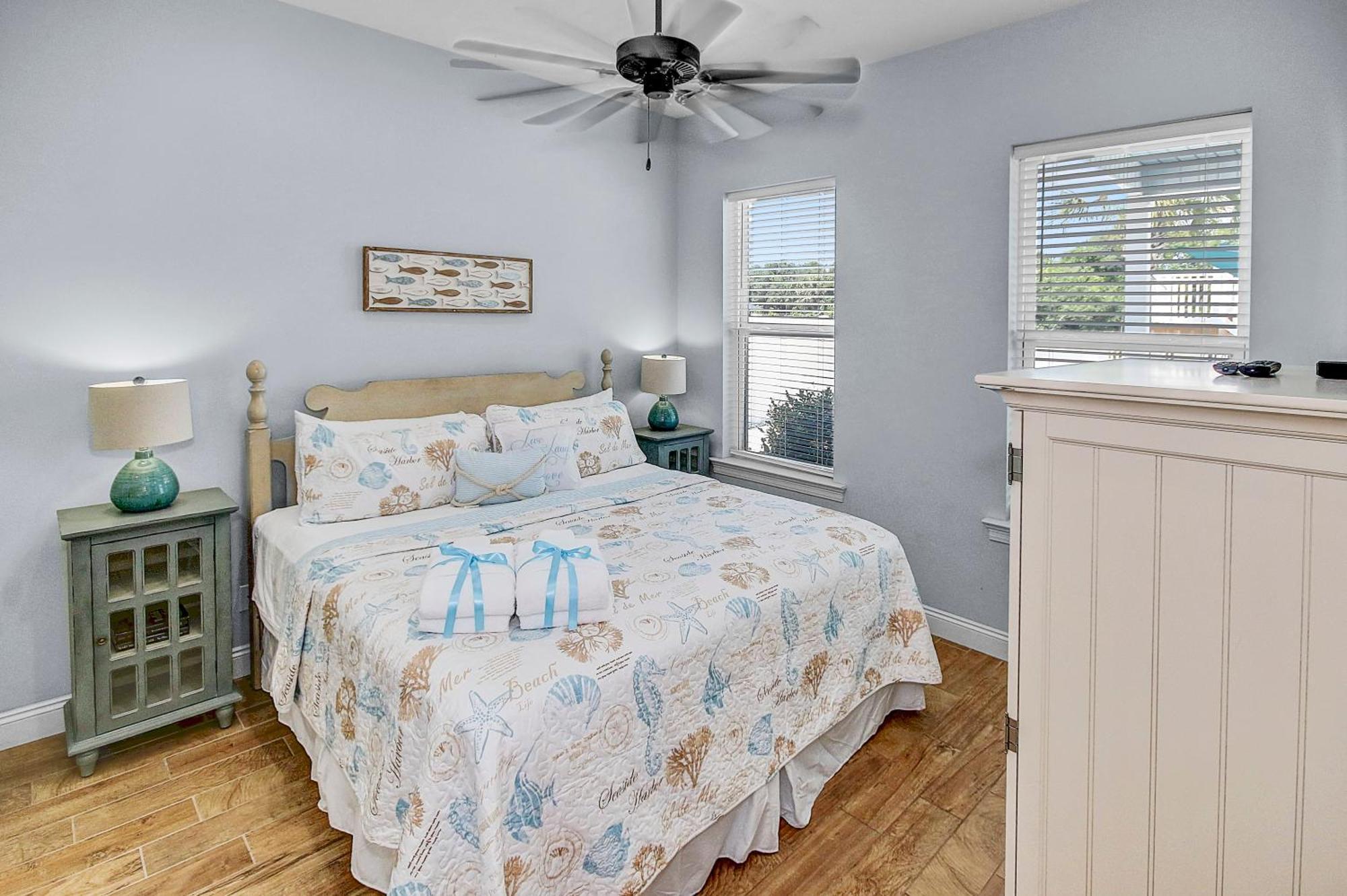 5 Bed, 5 Bath Home/only A 3 Minute Walk To The Beach! Sleeps 12 * Panama City Beach