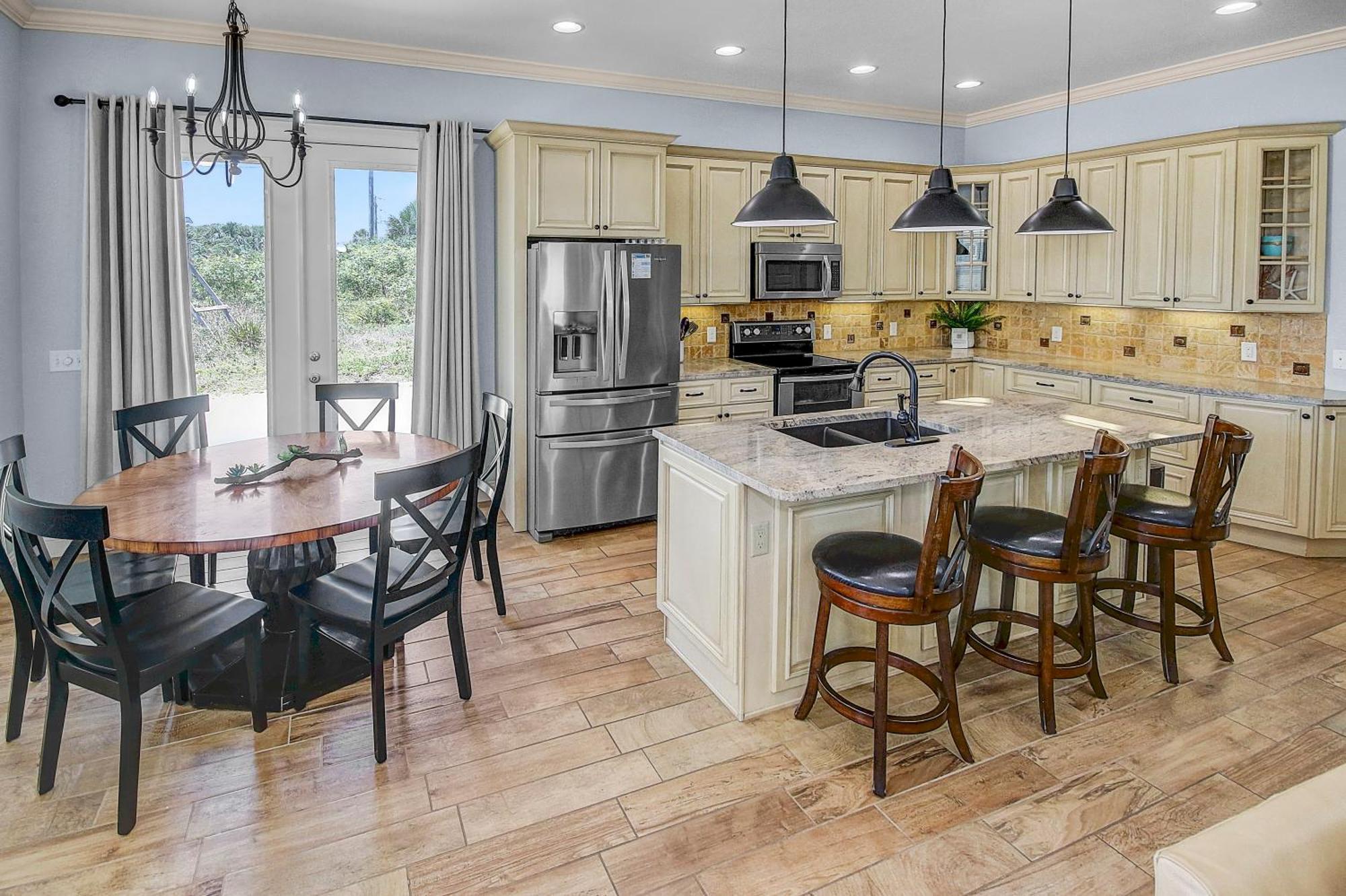 5 Bed, 5 Bath Home/only A 3 Minute Walk To The Beach! Sleeps 12 *