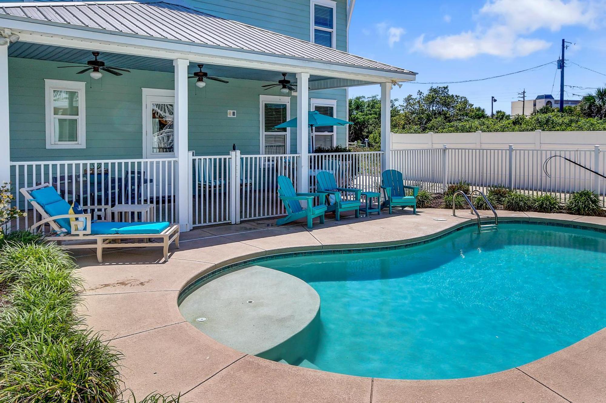 5 Bed, 5 Bath Home/only A 3 Minute Walk To The Beach! Sleeps 12 *
