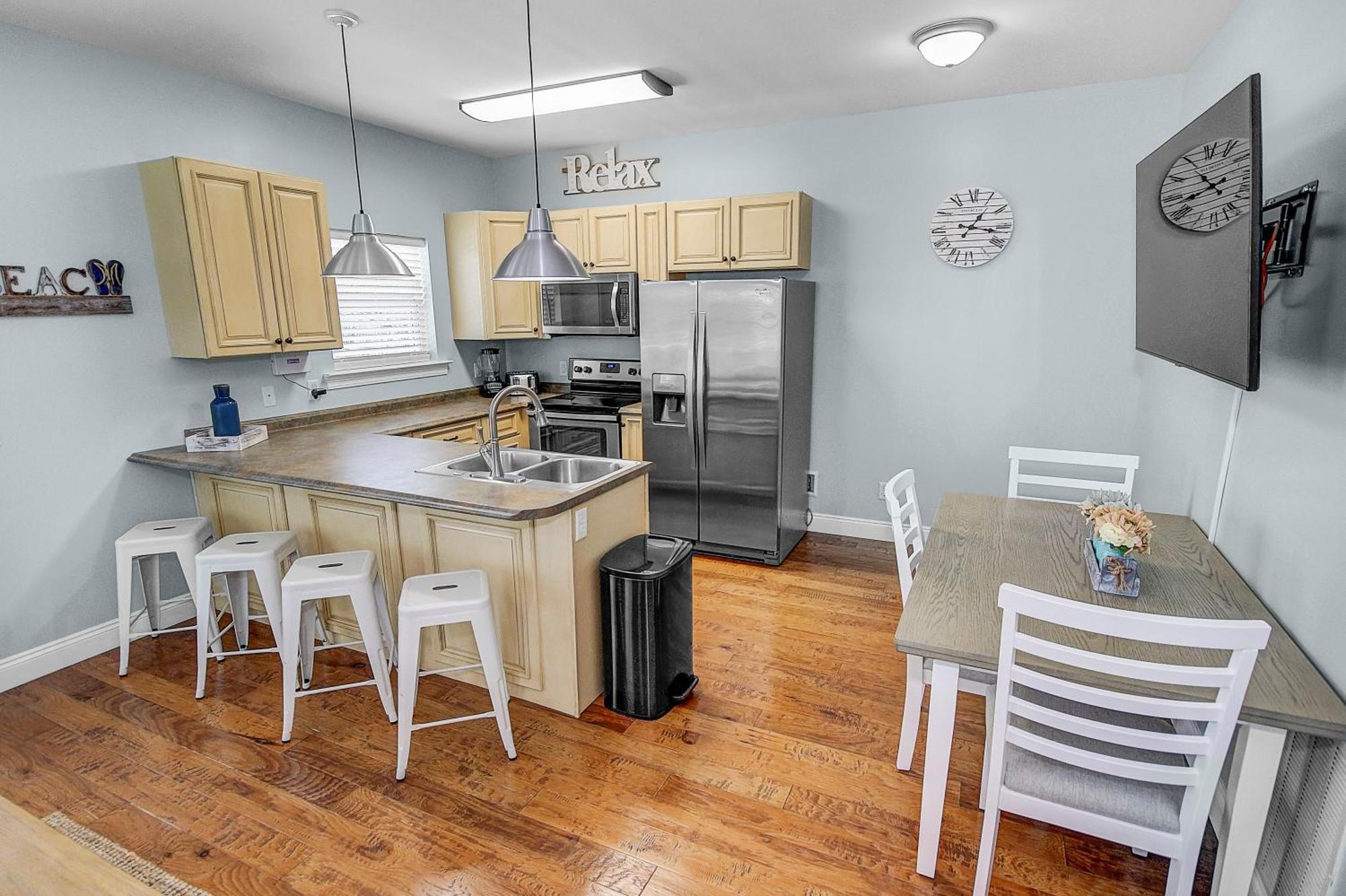 5 Bed, 5 Bath Home/only A 3 Minute Walk To The Beach! Sleeps 12 Panama City Beach