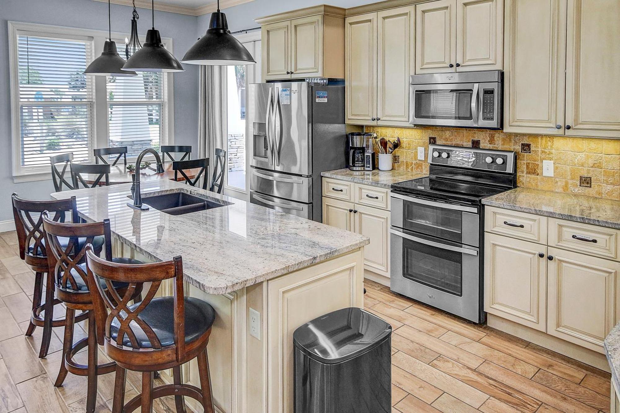 5 Bed, 5 Bath Home/only A 3 Minute Walk To The Beach! Sleeps 12 Panama City Beach