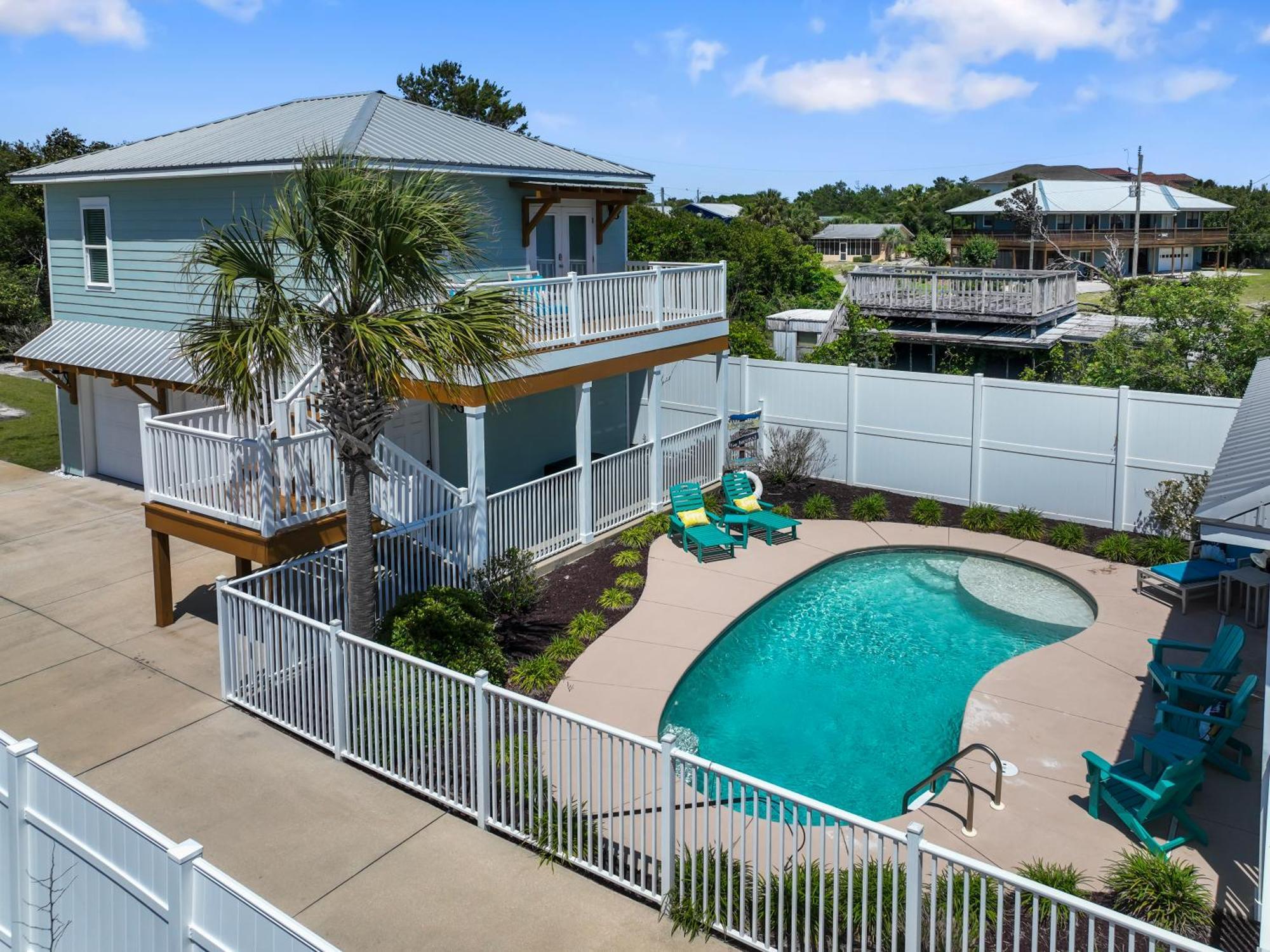 5 Bed, 5 Bath Home/only A 3 Minute Walk To The Beach! Sleeps 12 Holiday home *