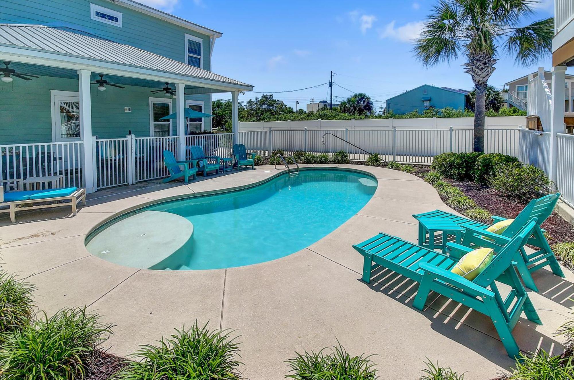 5 Bed, 5 Bath Home/only A 3 Minute Walk To The Beach! Sleeps 12
