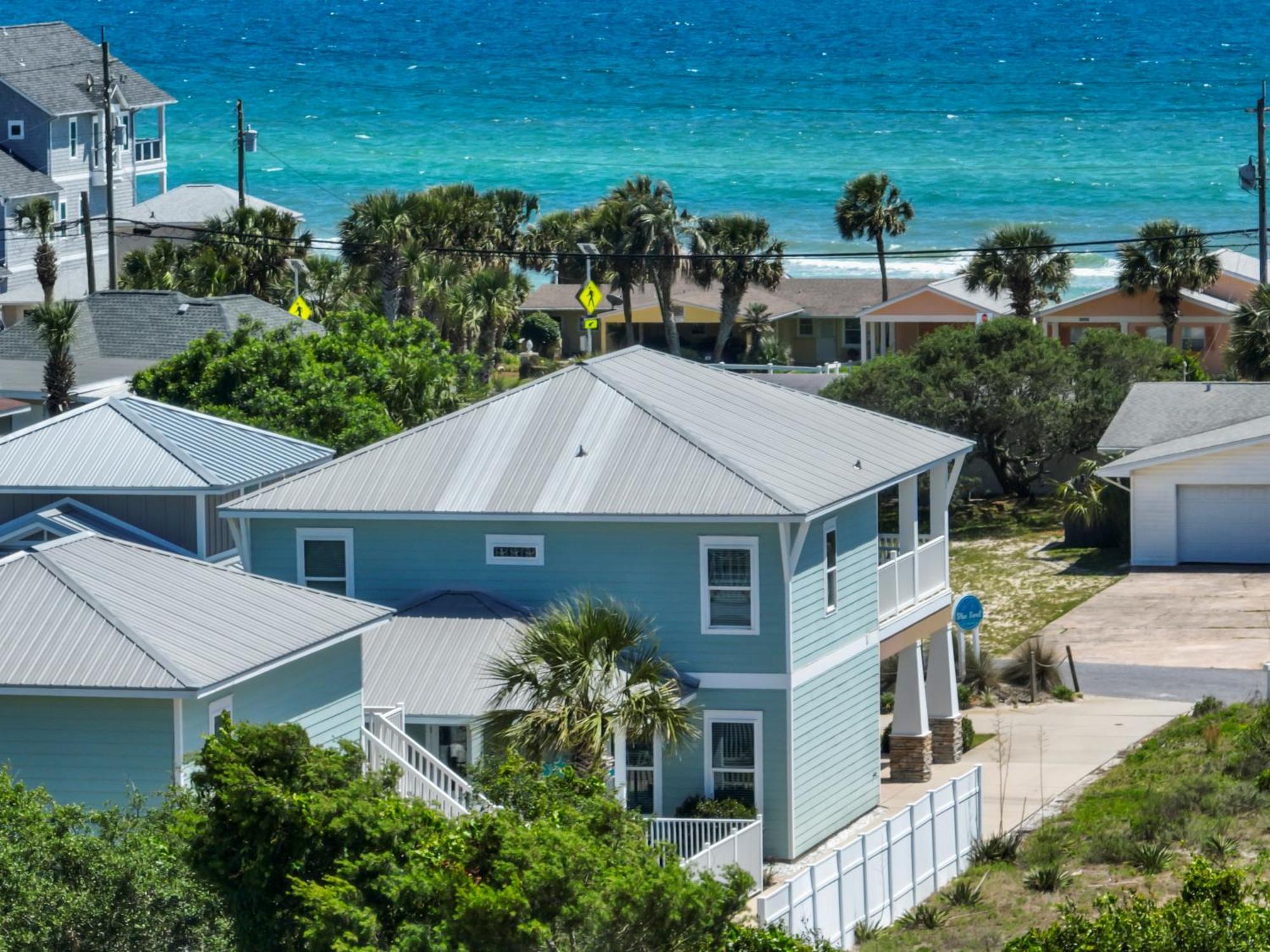 5 Bed, 5 Bath Home/only A 3 Minute Walk To The Beach! Sleeps 12 Holiday home *