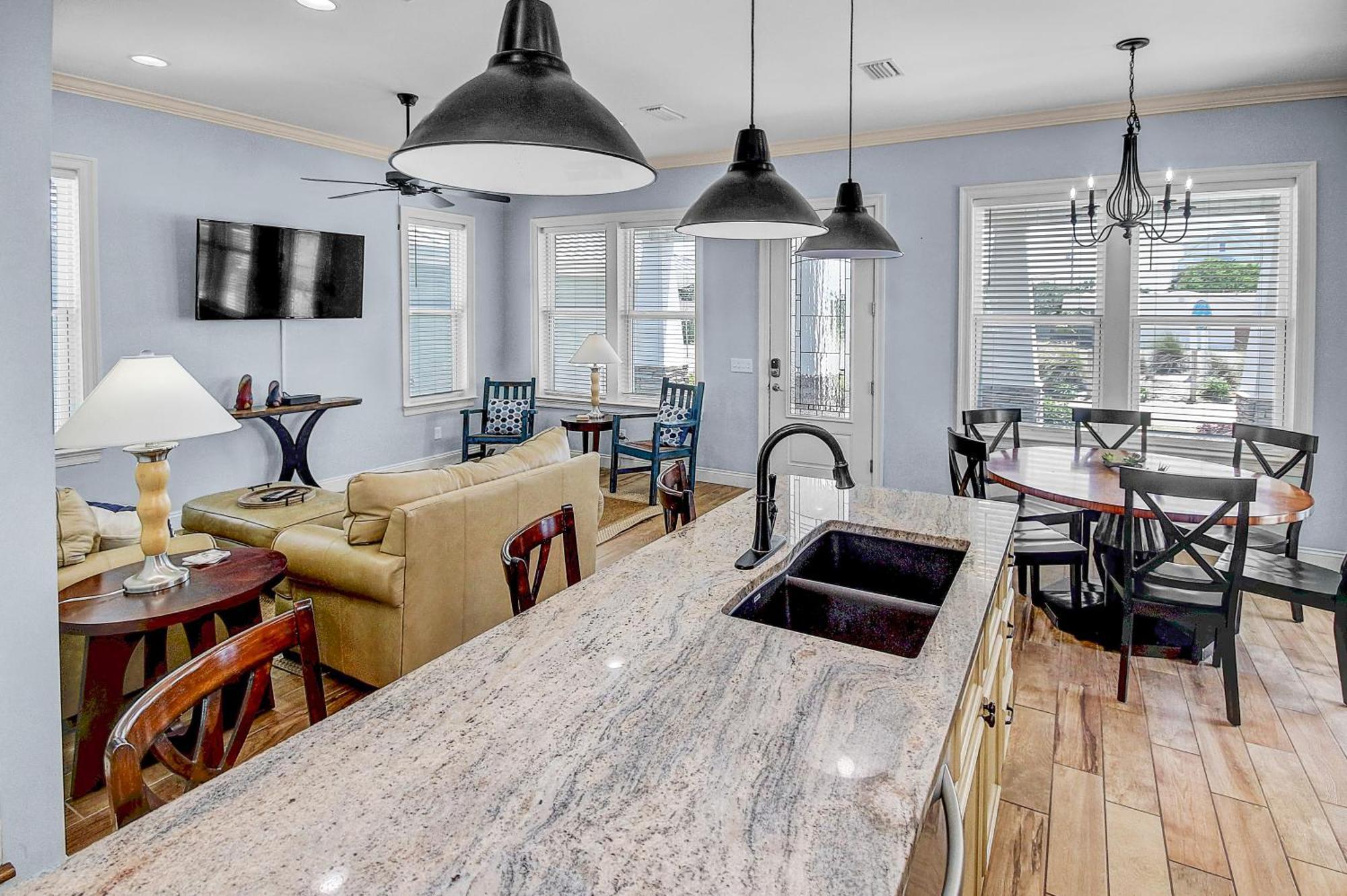 5 Bed, 5 Bath Home/only A 3 Minute Walk To The Beach! Sleeps 12 Holiday home Panama City Beach